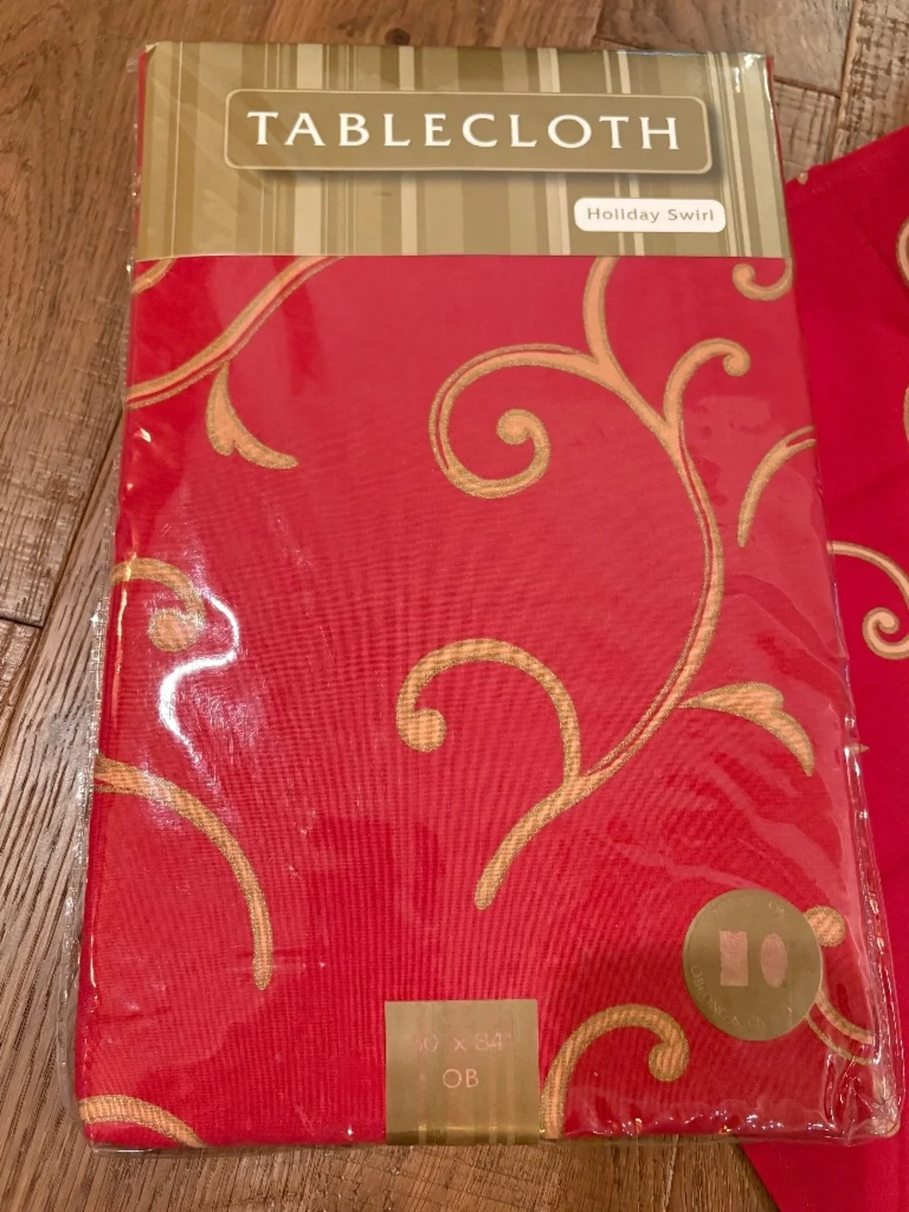 Bed Bath & Beyond Holiday Swirl Tablecloth with 8 Napkins & Wine Stopper!